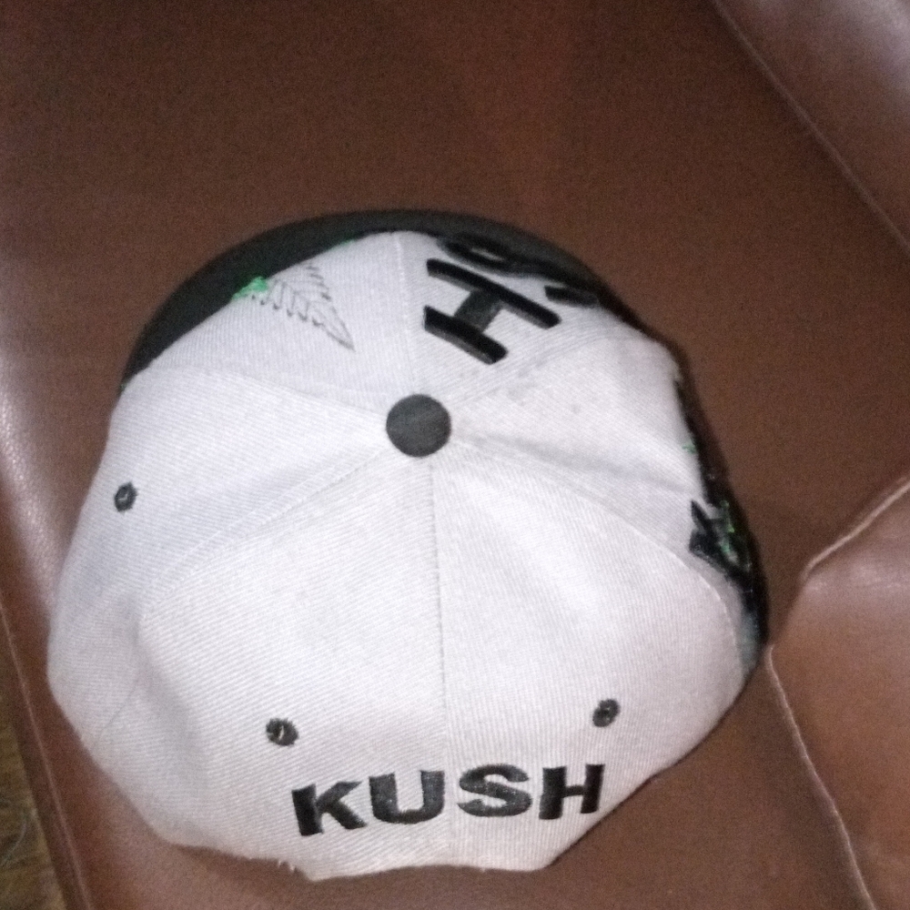 Kush snap back hat - Picture 3 of 3